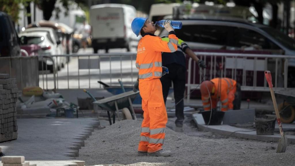 Trabajadores de la construcción al aire libre.