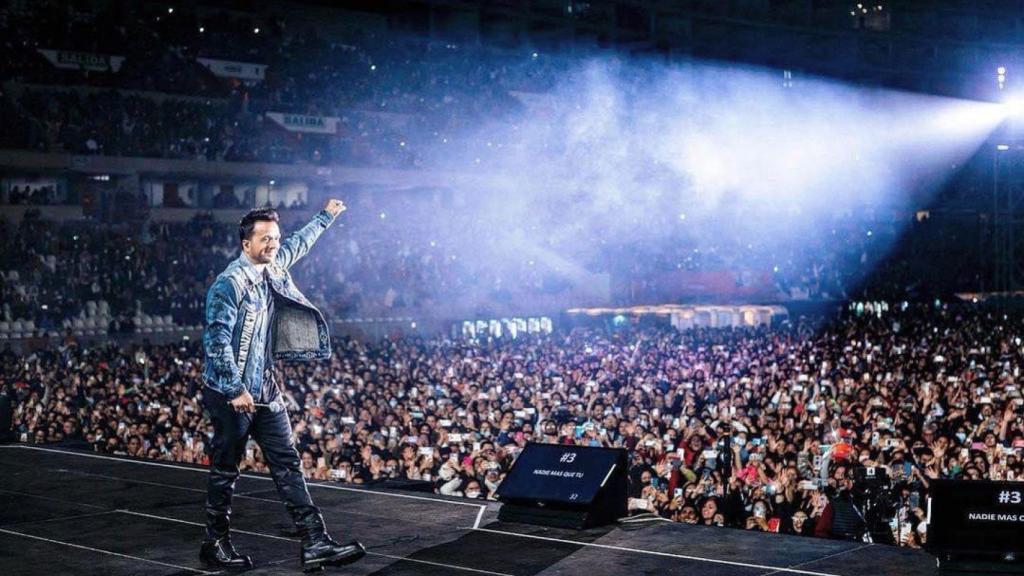 Imagen de archivo de Luis Fonsi en concierto.