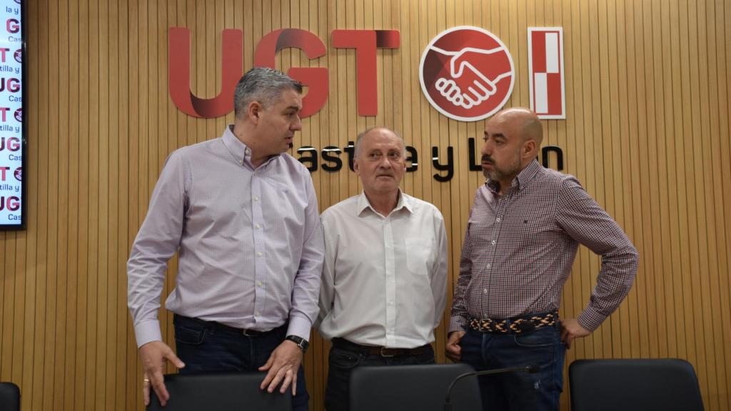 El secretario general de UGT en Castilla y León, Faustino Temprano, y los secretarios de organización y administración, Óscar Lobo y Manuel Carlos Martín