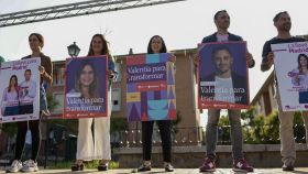 Los candidatos de Podemos a la Comunidad y Ayuntamiento de Madrid, Alejandra Jacinto y Roberto Sotomayor, acompañados por la ministra Ione Belarra.