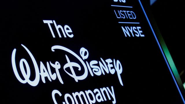 Una pantalla de la Bolsa de Nueva York muestra el logo de Disney.