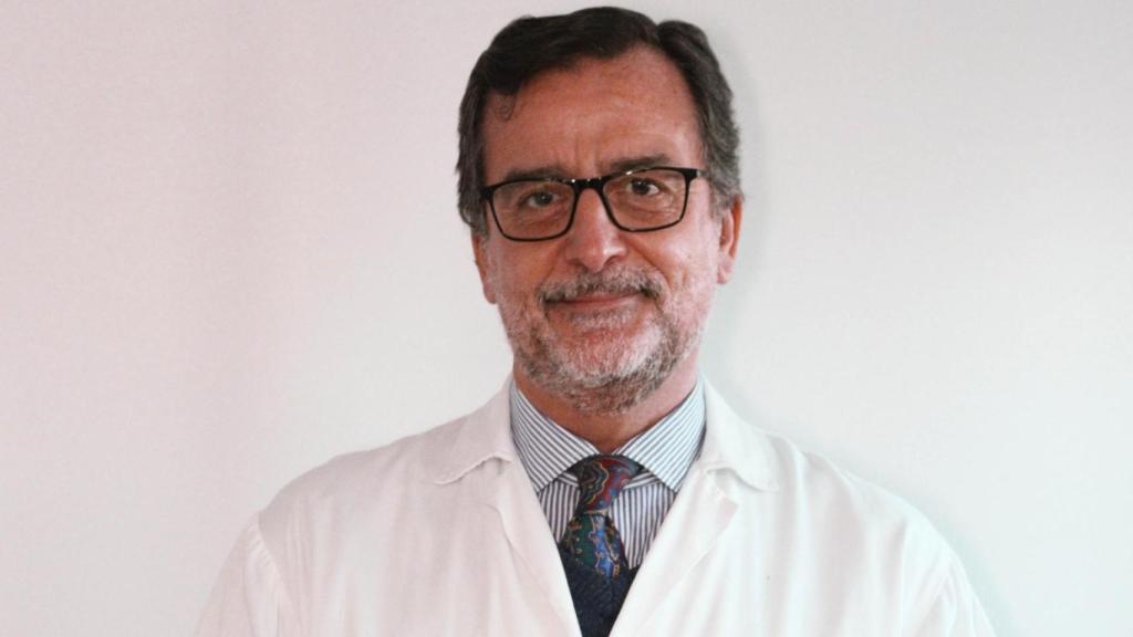 El jefe del servicio de Reumatología de Ribera Povisa, Jesús Ibáñez.