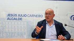 El candidato del PP al Ayuntamiento de Valladolid, Jesús Julio Carnero, presenta las medidas estratégicas de choque del programa electoral