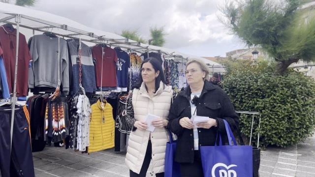 Paula Prado visita Muros en el marco de la campaña.