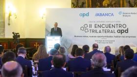 El vicepresidente primero y conselleiro de Economía, Industria e Innovación, Francisco Conde, en el II Encontro trilateral de Galicia, Asturias y Castilla y León organizado por APD.