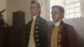 Quiénes son Bramsley y Reynolds, la primera pareja LGTBIQ+ de 'La reina Carlota' y el universo 'Los Bridgerton'