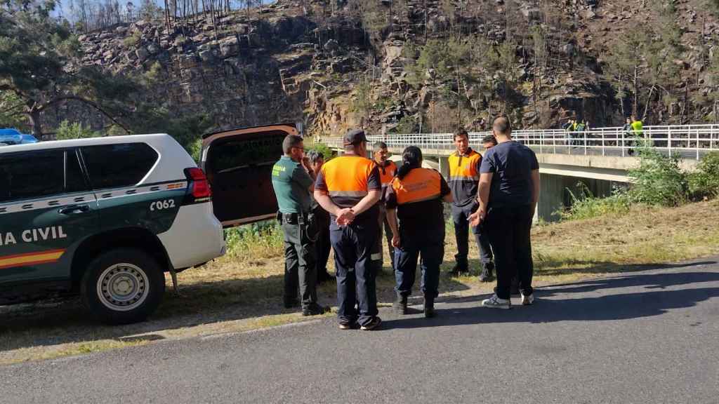 Voluntarios de Protección Civil colaboran en la búsqueda del futbolista.