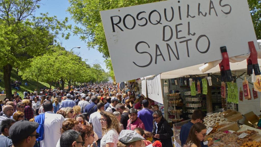 Un puesto de rosquillas del Santo en la Pradera.