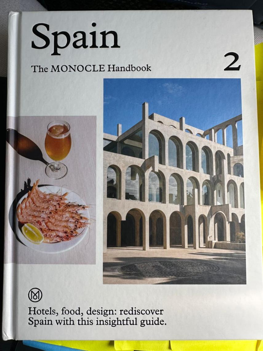 Gambas y arquitectura en la portada de la guía de 'Monocle'.