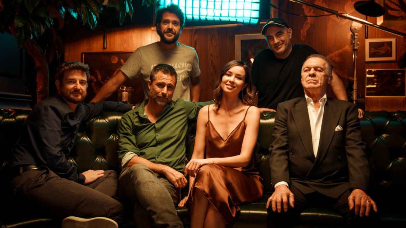 Parte del elenco de 'Pollos sin cabeza', serie protagonizada por Hugo Silva.
