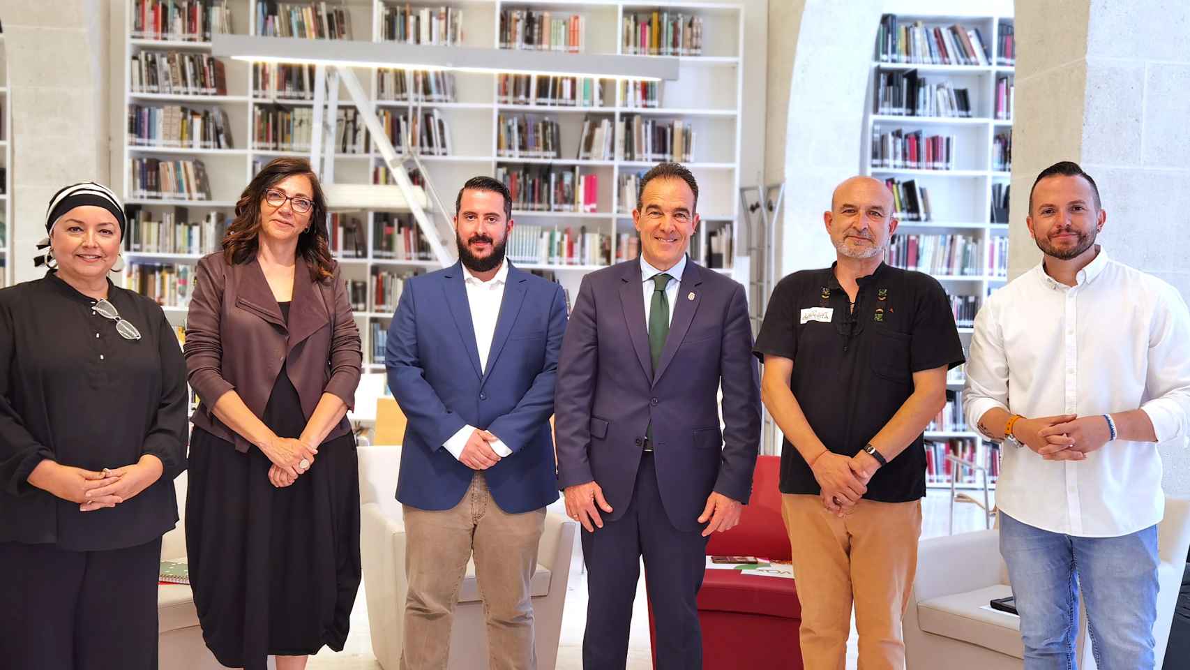 Los candidatos de las seis listas municipales representadas actualmente en el Ayuntamiento de Alicante.
