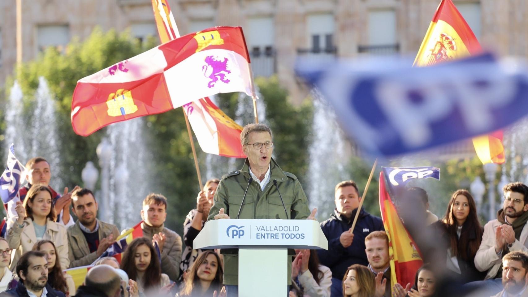 El presidente del Partido Popular, Alberto Núñez Feijóo, en su mitin en Valladolid