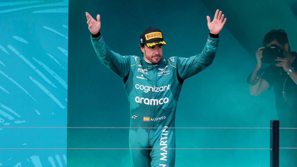 Fernando Alonso, en el podio del GP de Miami