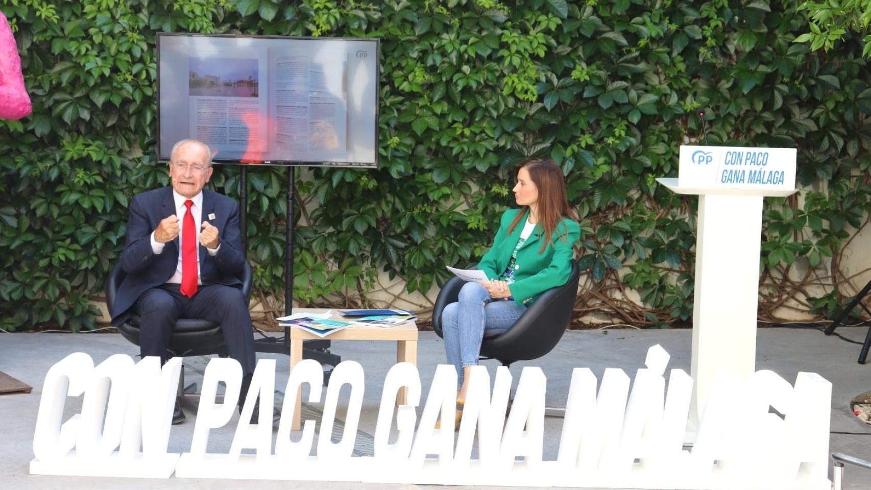 Francisco de la Torre y Elisa Pérez de Siles, en la presentación del programa del PP para las elecciones municipales en Málaga.