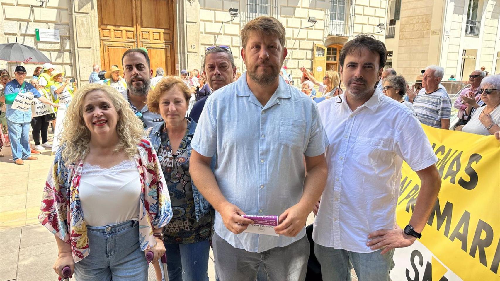 Candidatos de Con Málaga en la manifestación en defensa de la sanidad pública.