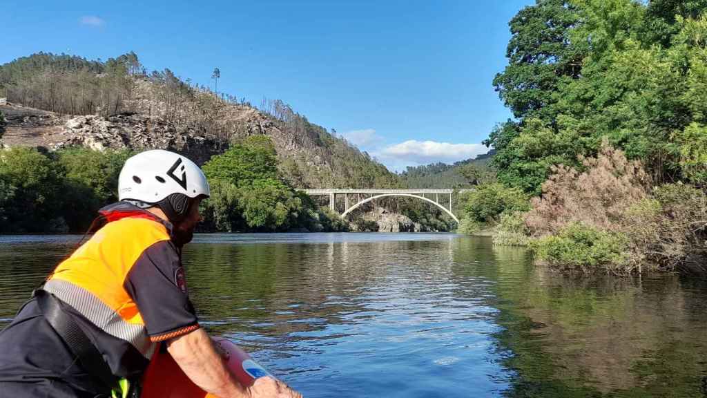 Búsqueda de un joven desaparecido en el río Miño.