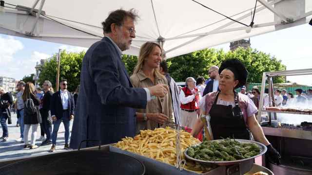 El presidente de honor del PPdeG, Mariano Rajoy y la candidata del PP a la alcaldía de Vigo, Marta Fernández-Tapias.