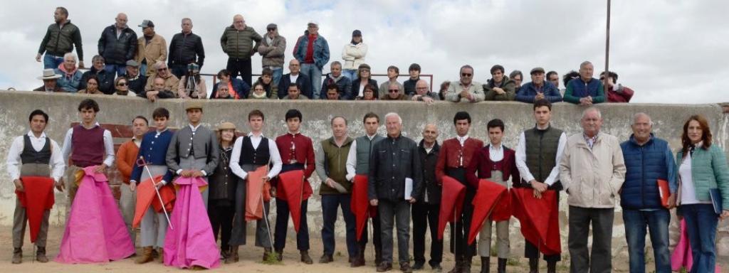 Foto de familia en el tentadero de Raso de Portillo