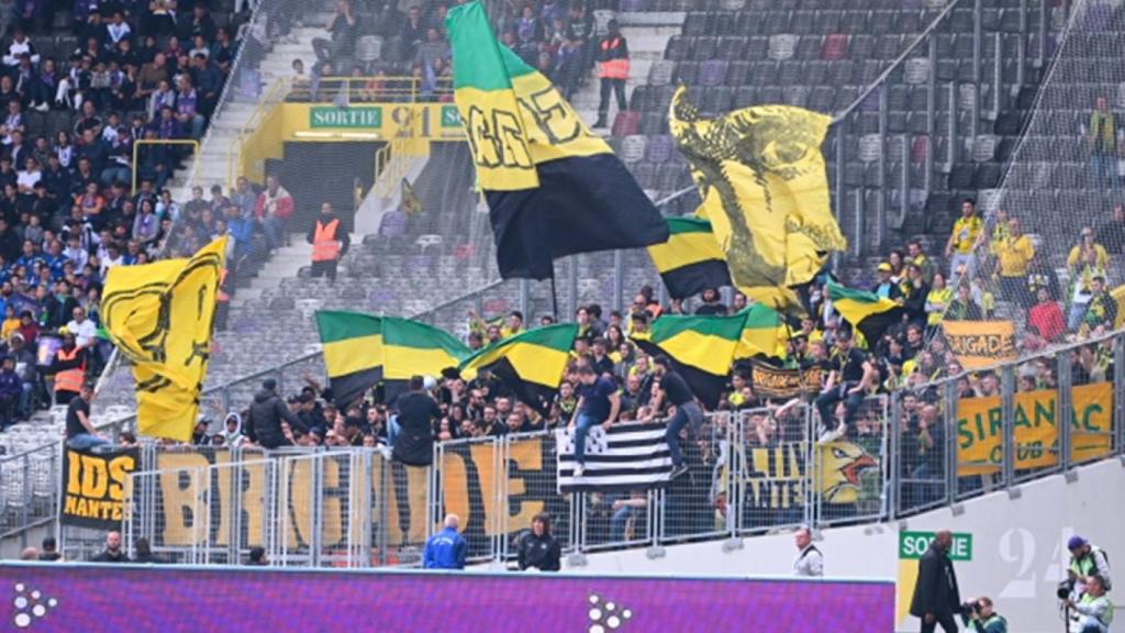 Afición del Nantes, en el estadio del Toulouse.