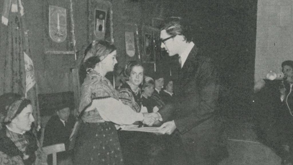 Francisco Umbral recibe el IX Premio de exaltación de valores leoneses que convocaba la Diputación de León. Foto: Diputación de León