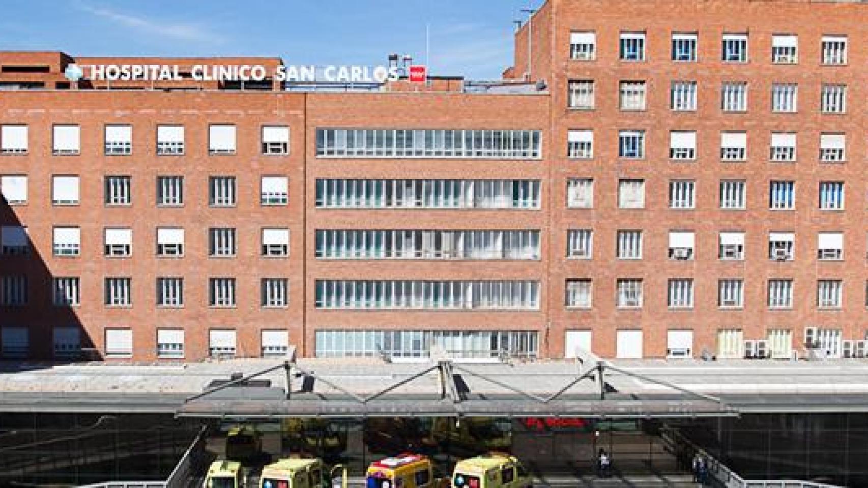 Fachada del Hospital Clínico San Carlos.