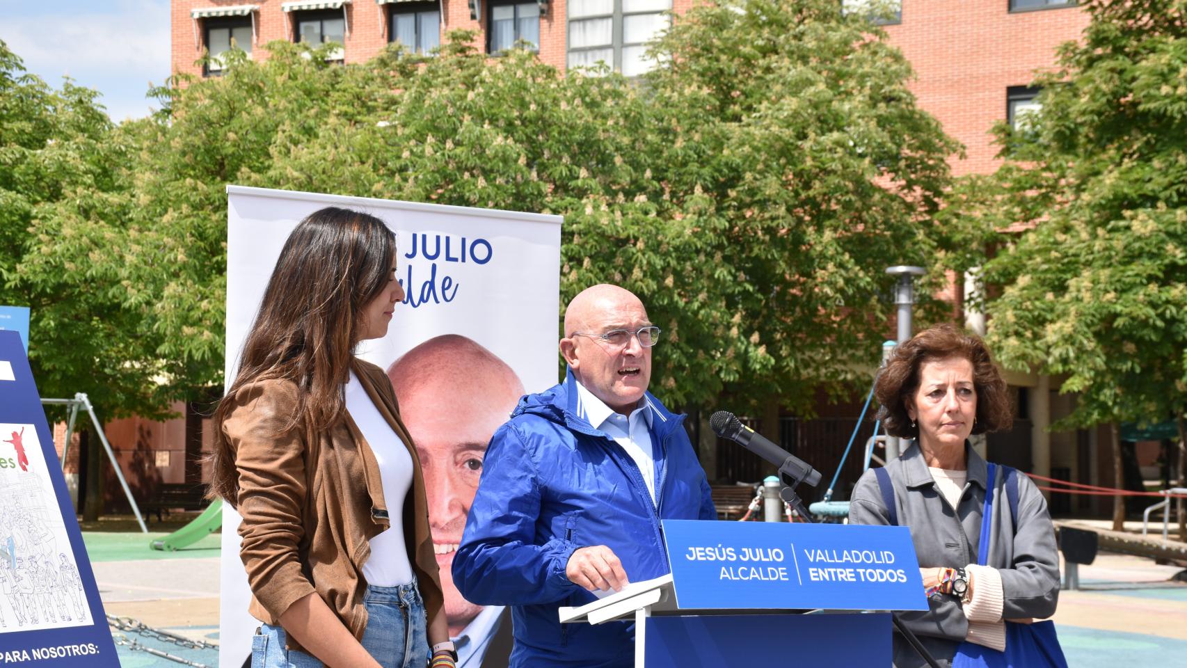 El candidato del PP a la Alcaldía de Valladolid, Jesús Julio Carnero, presentando sus políticas sociales