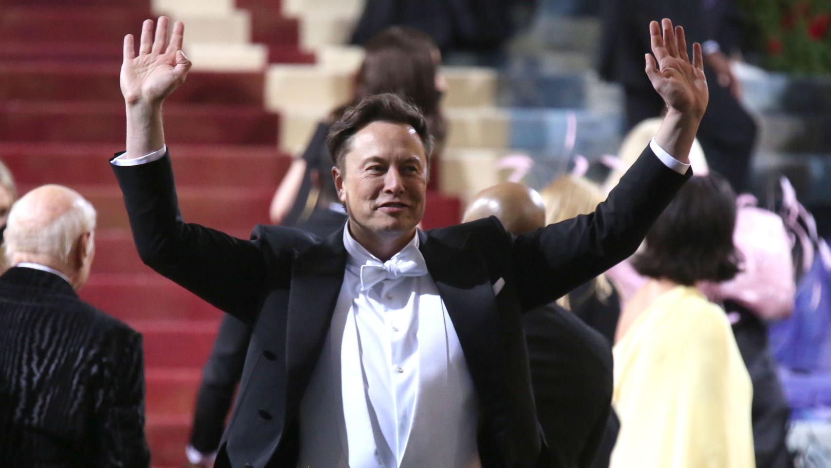 Elon Musk, actual CEO de Twitter, en la Met Gala en abril de 2022.