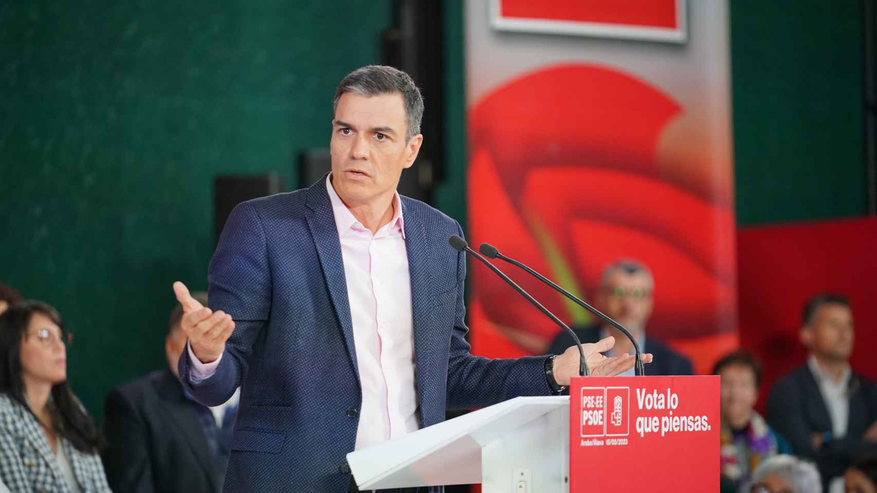 El presidente del Gobierno, Pedro Sánchez, este lunes en un mitin en Vitoria.