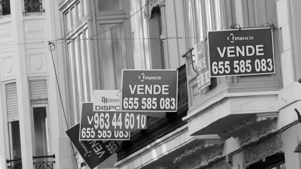 Carteles de venta de viviendas.