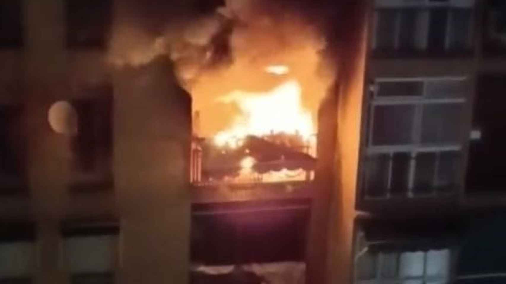 Imagen del incendio que se produjo en la vivienda
