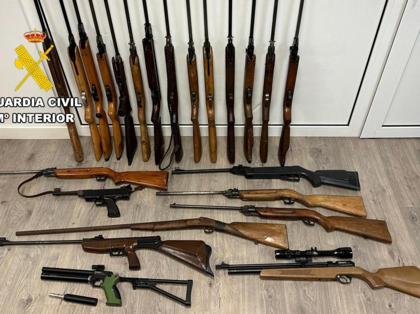 Imagen de las armas incautadas en el taller clandestino de Burgos.