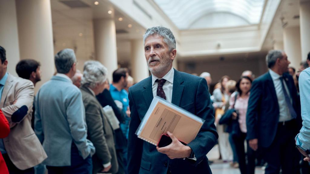 Fernando Grande-Marlaska, a su llegada a una sesión plenaria en el Senado, a 16 de mayo de 2023, en Madrid.