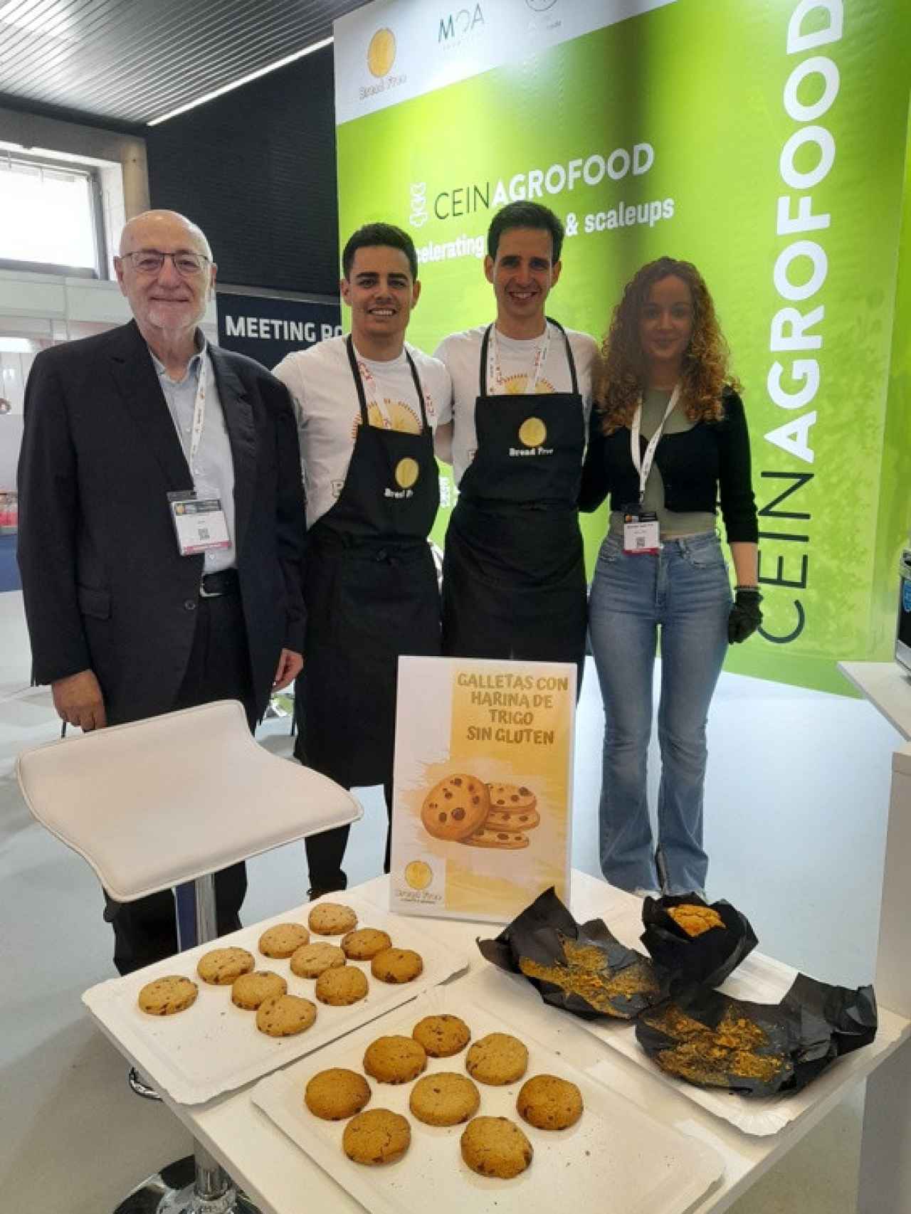 Equipo de la startup Bread Free en la zona expositiva de F4F-Expo Foodtech.