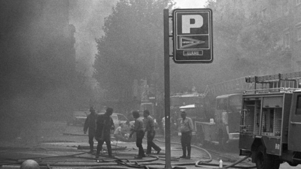 Imagen del Hipercor de Barcelona, durante el atentado de ETA.