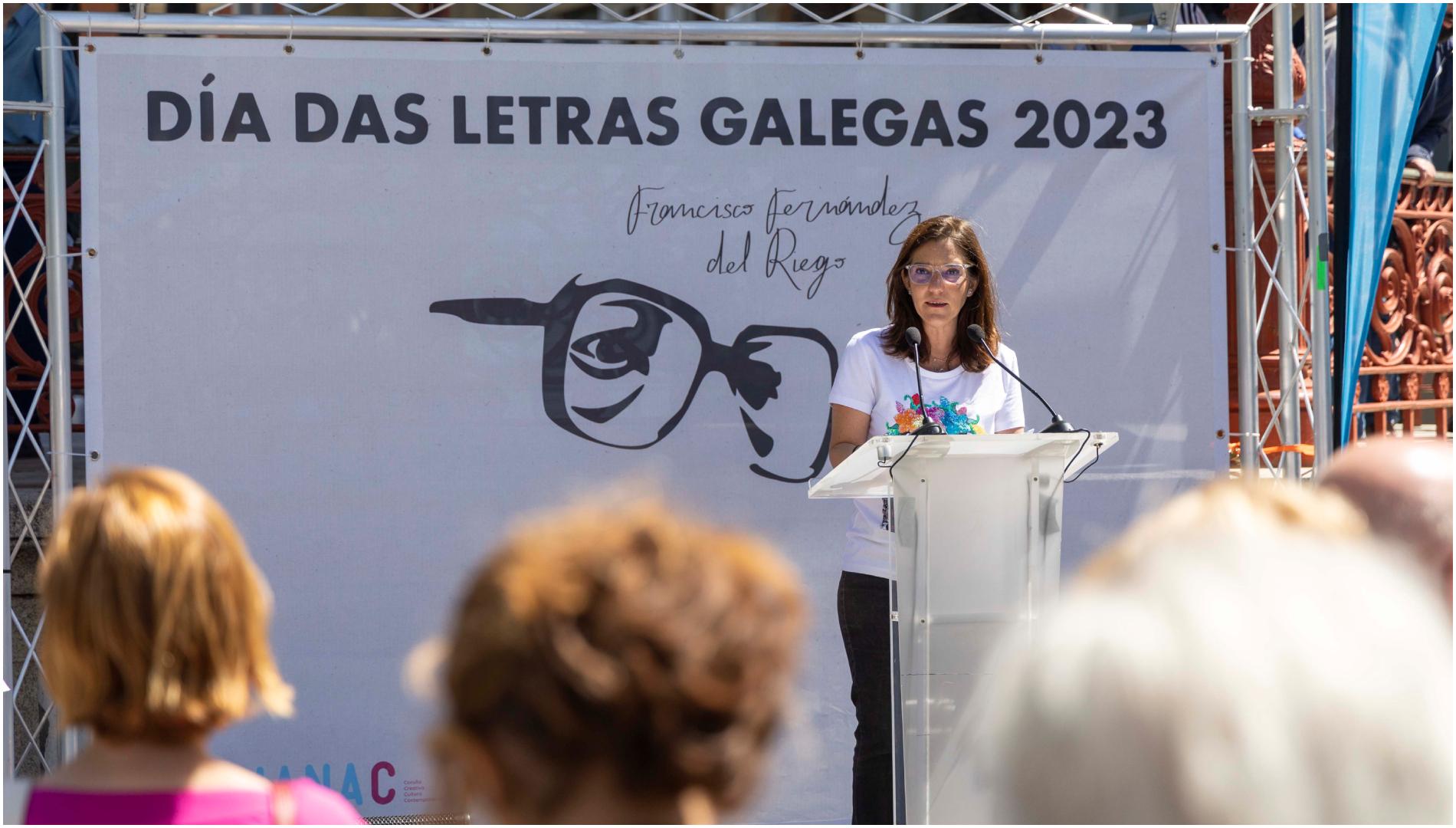 La alcaldesa, Inés Rey, durante la lectura (foto: Concello de A Coruña)