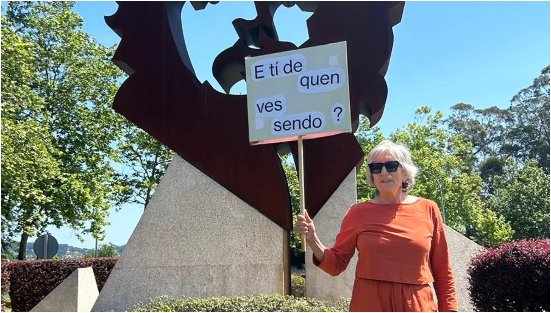 Carmen Acuña en la protesta (foto: PSdeG Oleiros)