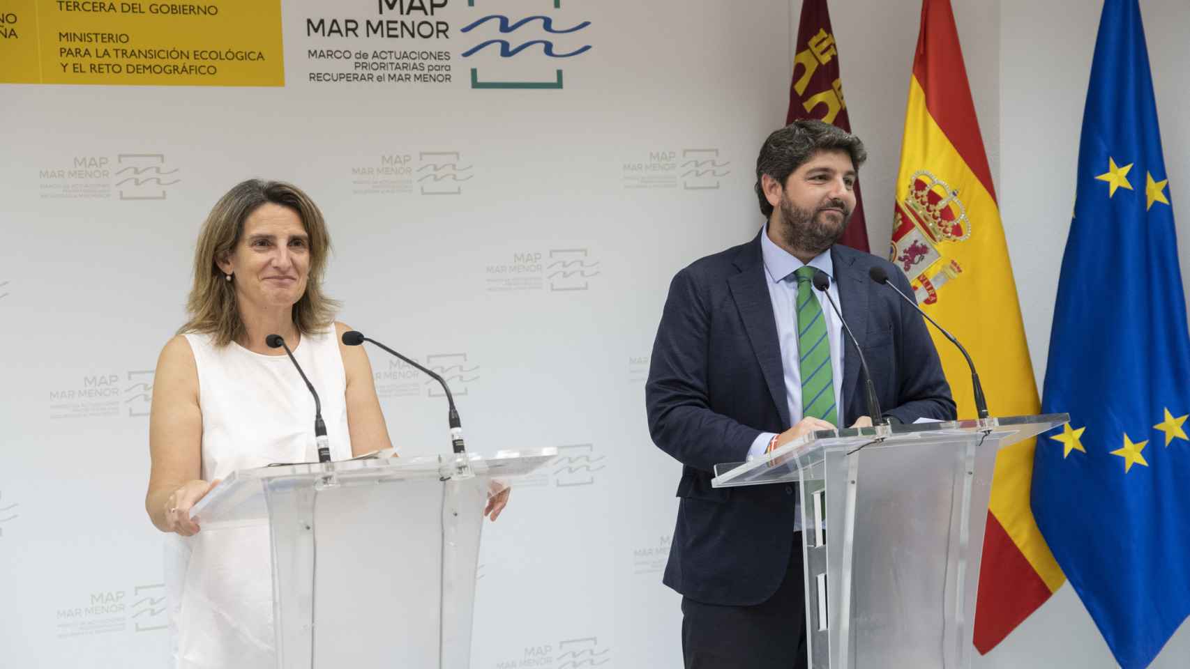 La ministra para la Transición Ecológica, Teresa Ribera, y el presidente murciano, Fernando López Miras, ofreciendo una rueda de prensa sobre la crisis ambiental del Mar Menor.