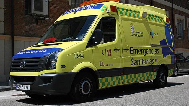 Imagen de una ambulancia medicalizada de Sacyl.