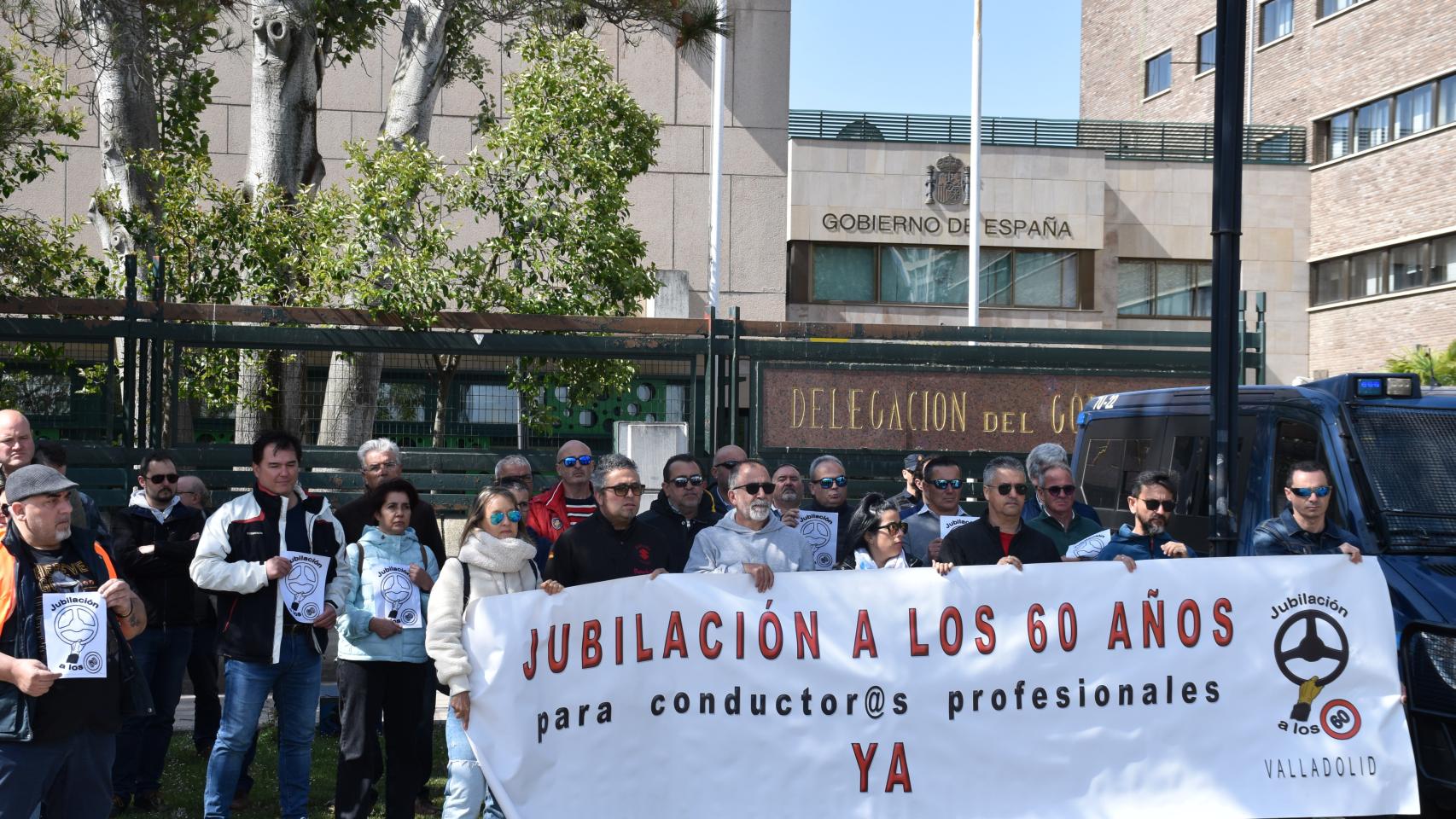 Concentración de los trabajadores de transporte de Valladolid ante la subdelegación del Gobierno