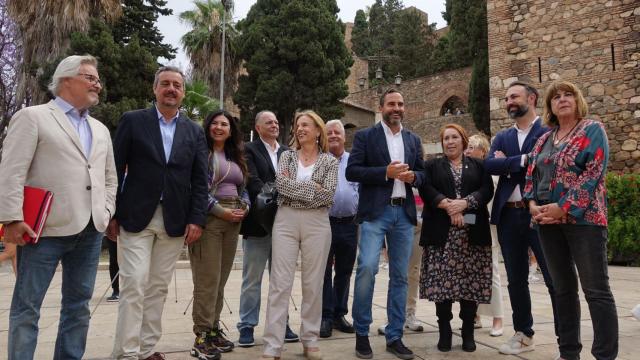 Dani Pérez junto a otros miembros del partido en un acto de campaña.