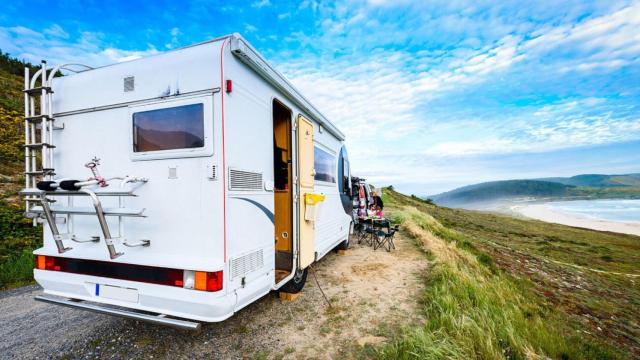 Autocaravana en la costa gallega.