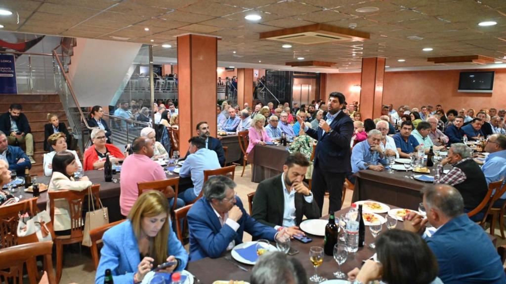 López Miras, este jueves por la noche, en la tradicional ‘cena con huevos’ que se celebra en Lorca,