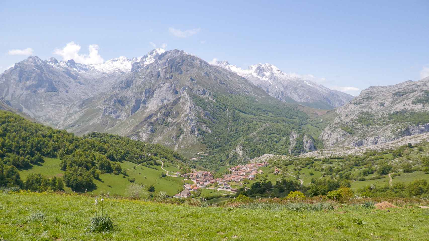 Vista del concejo de Sotres, en Asturias, una de las zonas afectadas por la presencia de lobos