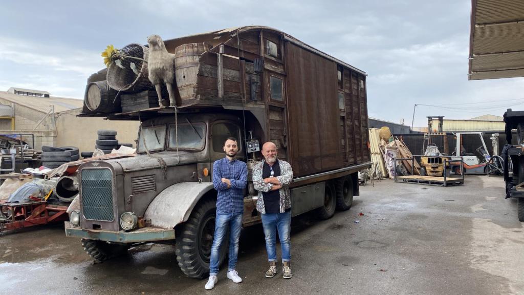 Cortés con Miguel Ángel, propietario de Carros de Foc, a quien asesora para un nuevo proyecto.