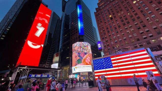 El mural de Rosana Largo en Times Square, Nueva York.