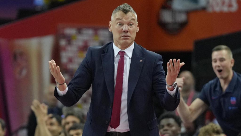 Jasikevicius realiza un gesto desde el banquillo.