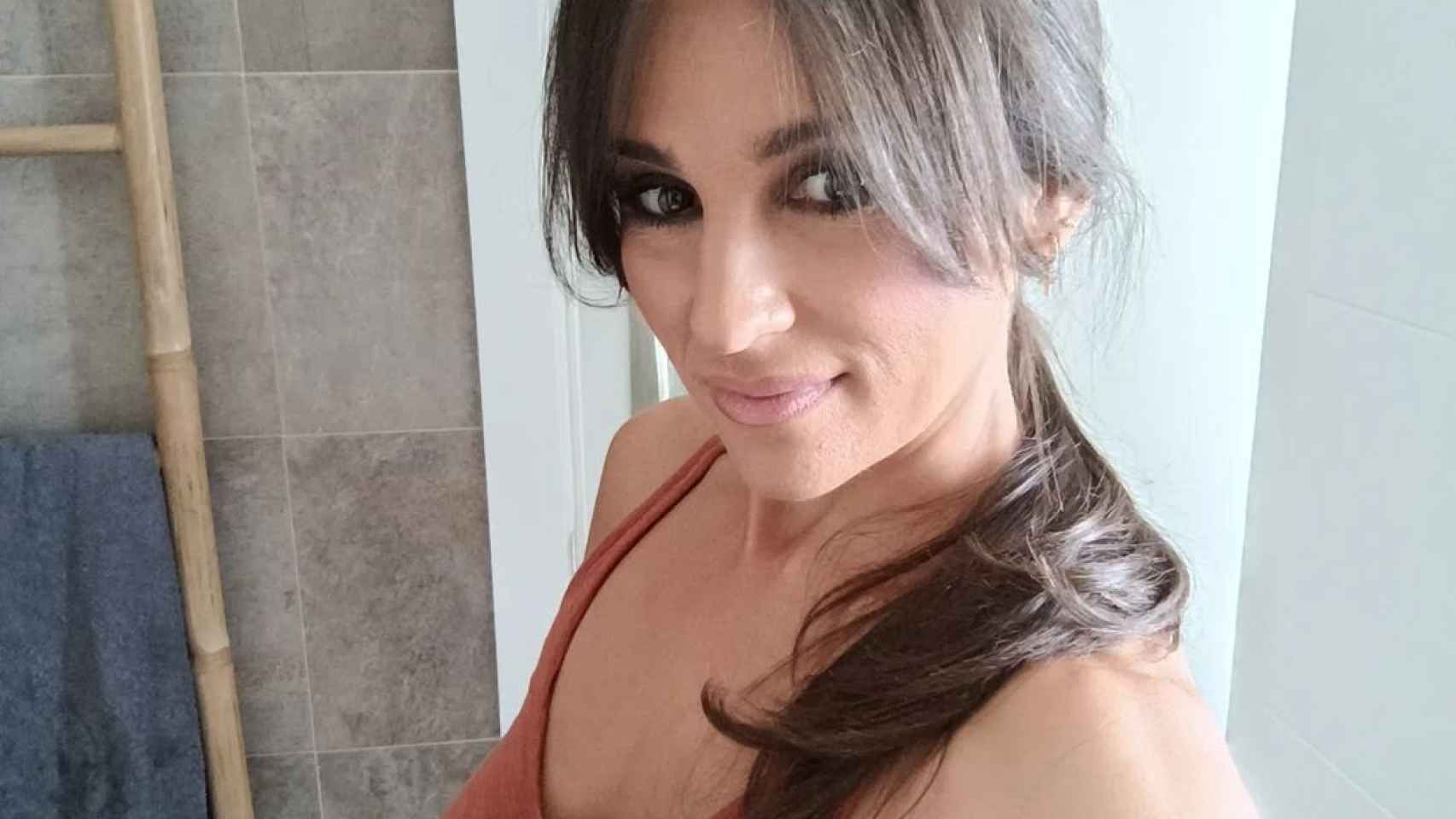 Imágenes del día: la presentadora Lorena García elige uno de los peinados más prácticos