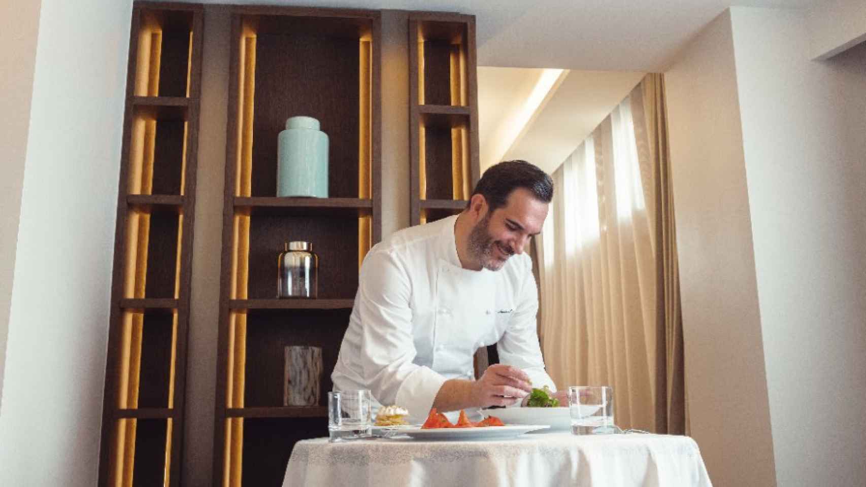 Mario Sandoval en su restaurante QÚ by Mario Sandoval en el JW Marriott Hotel Madrid.