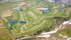 Vista aérea del Campo de golf de Nestares tras la aprobación definitiva del Plan General de Ordenación Urbana de Campoo de Enmedio, en 2012