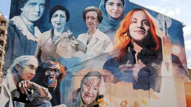 Mural de Cocentaina con grandes mujeres de la historia.